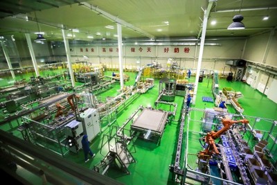 財(cái)經(jīng)大咖走進(jìn)君樂(lè)寶旗幟乳業(yè)基地 見(jiàn)證“種出鮮活好奶粉”養(yǎng)殖基地